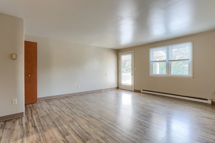 More Photos Of 2234 Cumberland St, Lebanon Storefront Retail Residential For Sale