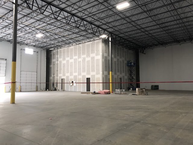 More Photos Of 497 Robin Lake Rd, Duncan Distribution For Lease