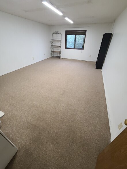 More Photos Of 620 Miller Ct, Lakewood Freestanding For Lease