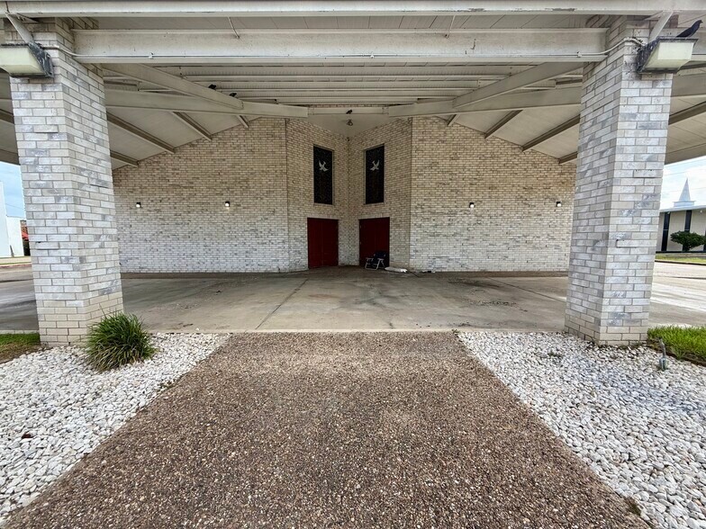 More Photos Of 3442 Holly Rd, Corpus Christi Storefront For Sale