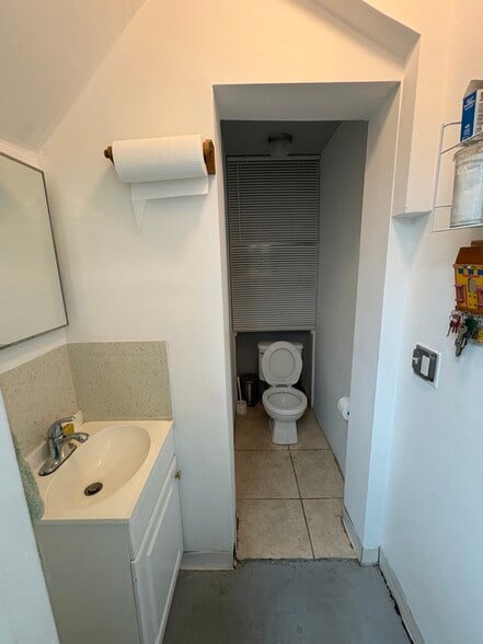 More Photos Of 1750 W 39th Pl, Hialeah Warehouse For Sale