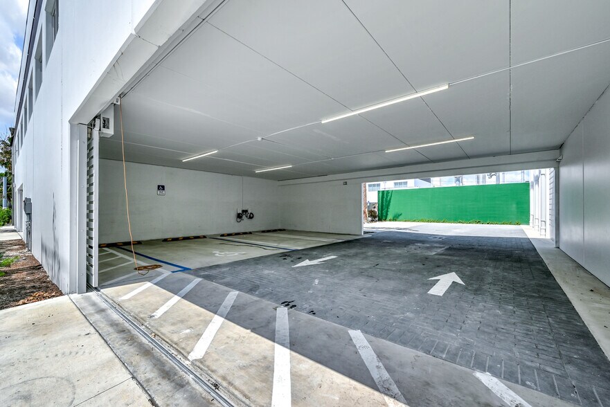 More Photos Of 221 NE 67th St, Miami Warehouse For Sale