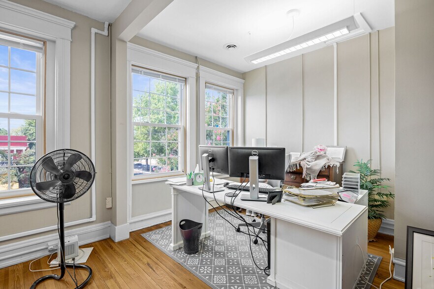 More Photos Of 1312 W Main St, Richmond Office For Lease