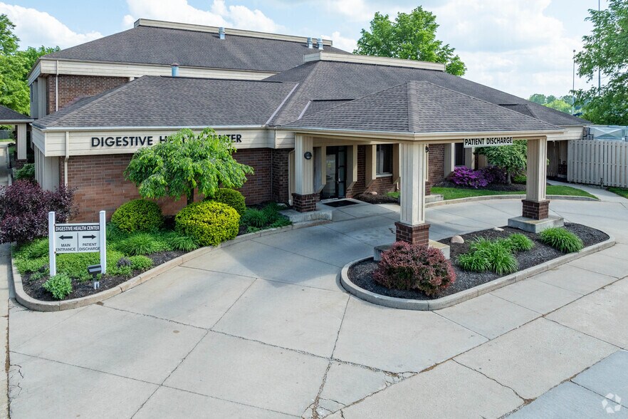 More Photos Of 570 White Pond Dr, Akron Medical For Lease