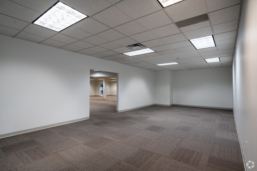 More Photos Of 575 SW Old Highway 8, New Brighton Distribution For Lease
