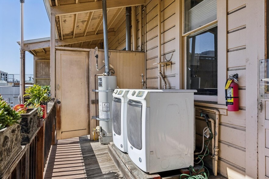 More Photos Of 423-433 S Van Ness Ave, San Francisco Apartments For Sale