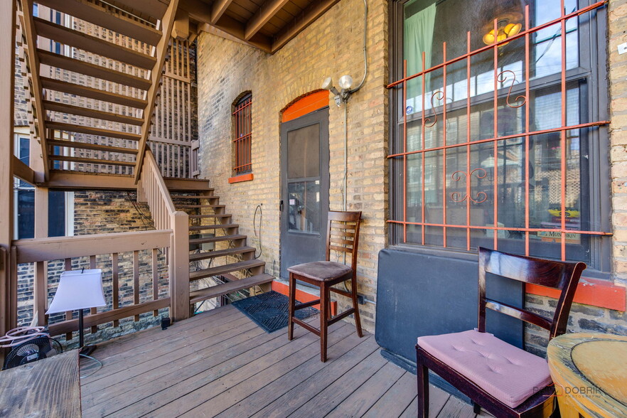 More Photos Of 902 W Newport Ave, Chicago Apartments For Sale