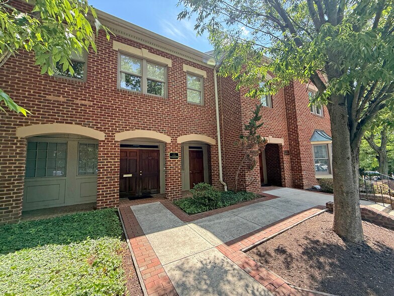 More Photos Of 4200 Evergreen Ln, Annandale Medical For Sale