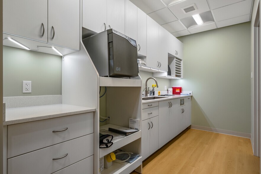 More Photos Of 35 Corporate Dr, Trumbull Medical For Lease