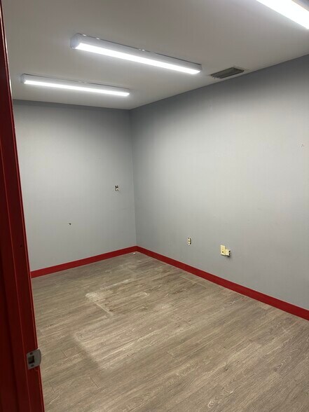 More Photos Of 1125 9th Ave E, Bradenton Warehouse For Sale