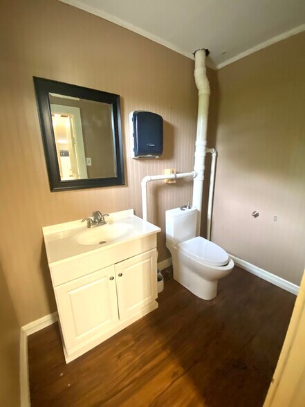 More Photos Of 78 Ash St, Calvert City Office For Sale