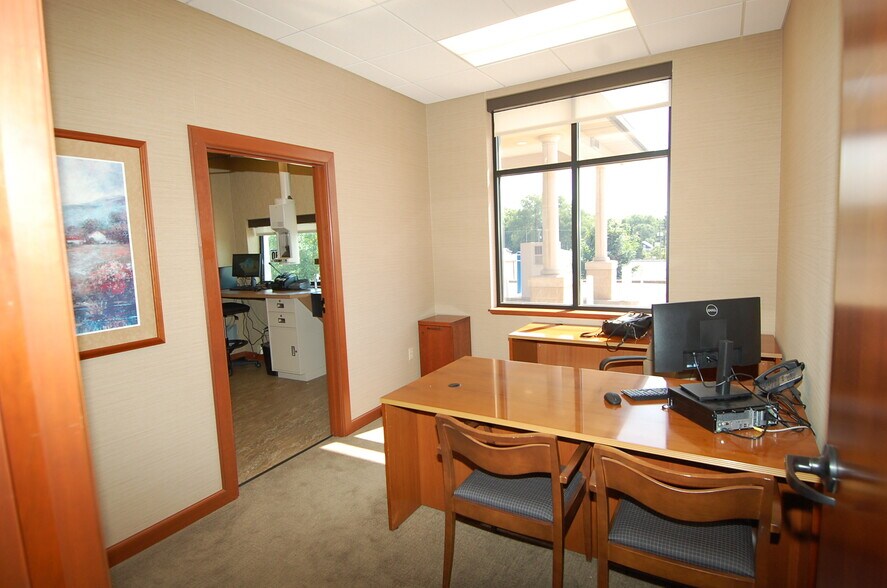 More Photos Of 640 Highway 1 W, Iowa City Office For Sale