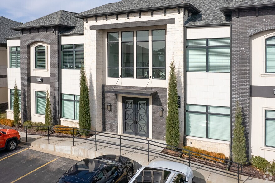 More Photos Of 7806 E 108th St S, Tulsa Office For Lease