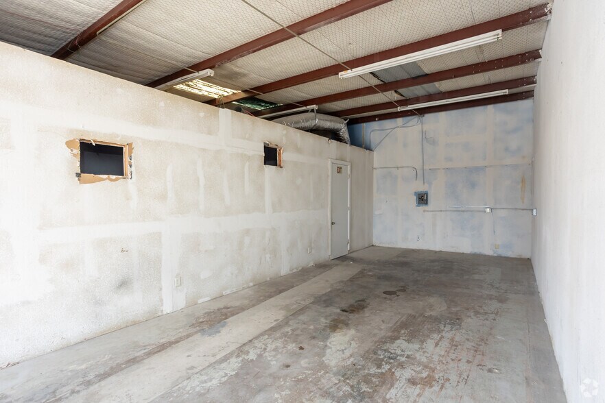 More Photos Of 1228 W Scyene Rd, Mesquite Unknown For Lease