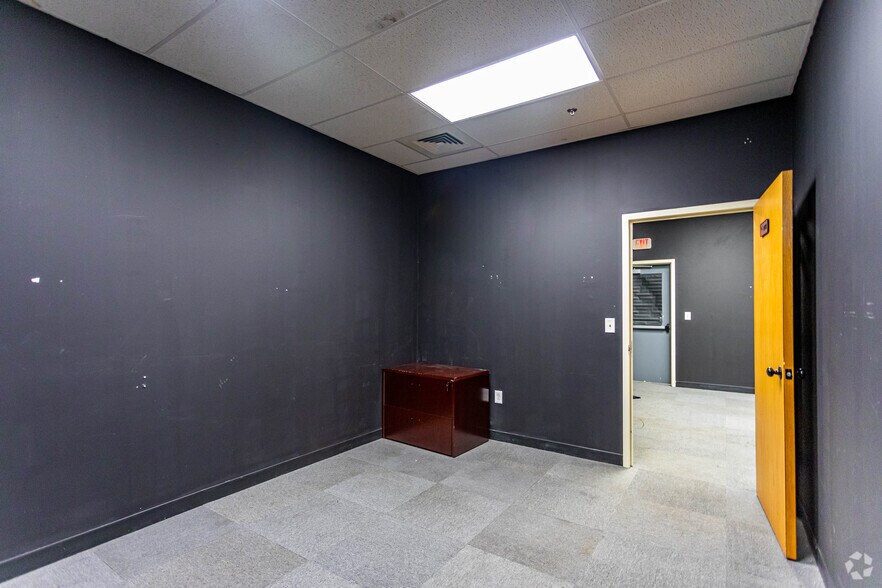 More Photos Of 465 Turnpike St, Canton Manufacturing For Lease