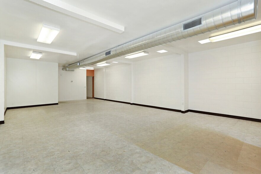 More Photos Of 3401 Eagle Rock Blvd, Los Angeles Showroom For Sale