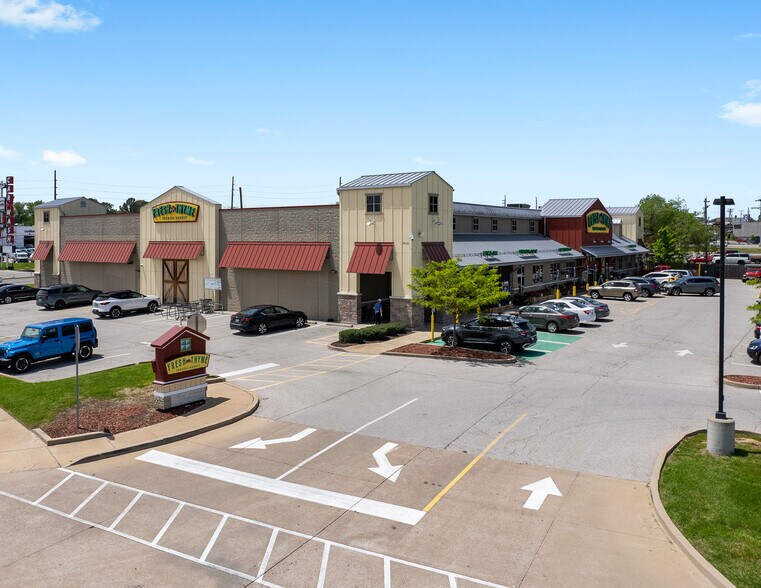 More Photos Of 9920 Lin Ferry Dr, Saint Louis Supermarket For Sale