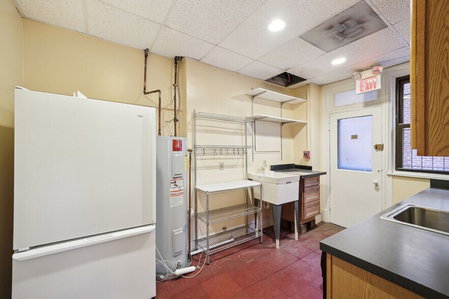 More Photos Of 3520 Connecticut Ave NW, Washington Office For Lease