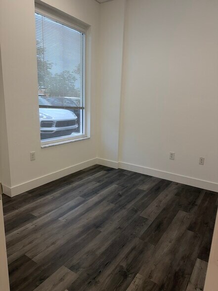 More Photos Of 6360 Corporate Park Cir, Fort Myers Light Distribution For Lease