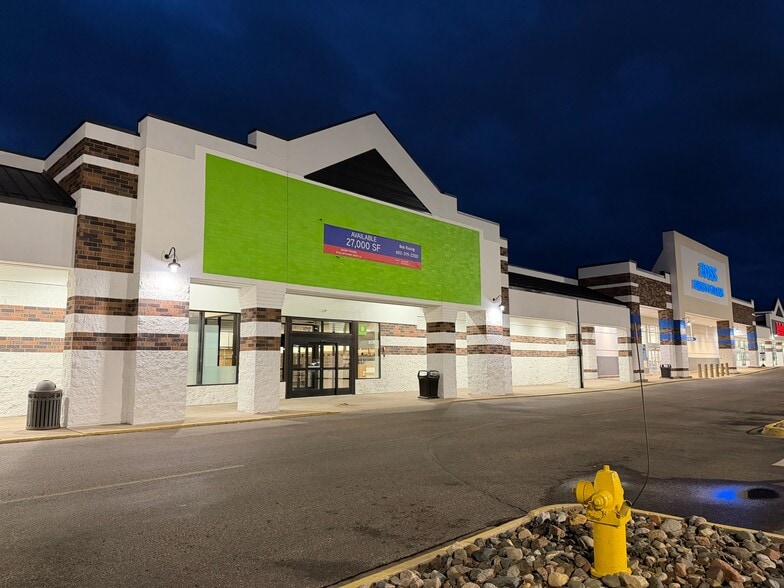 More Photos Of 1715-1749 Beam Ave, Maplewood Unknown For Lease