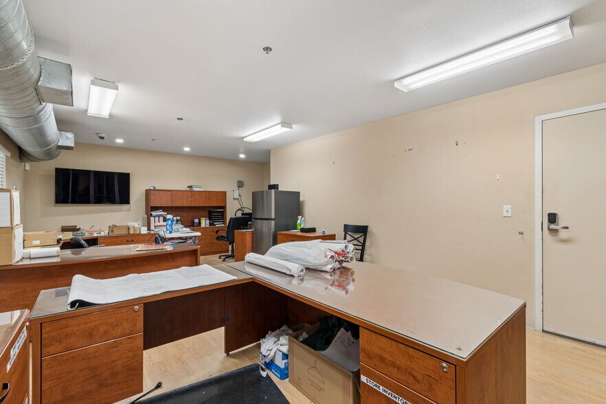 More Photos Of 9945 Race Track Rd, Tampa Industrial For Sale