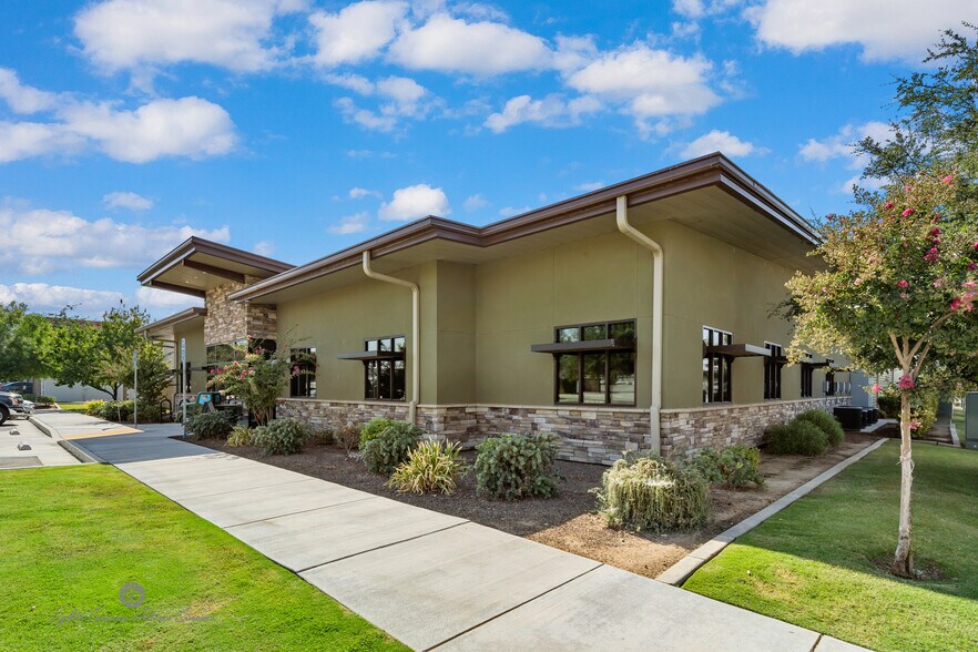 More Photos Of 34929 Flyover Ct, Bakersfield Warehouse For Lease