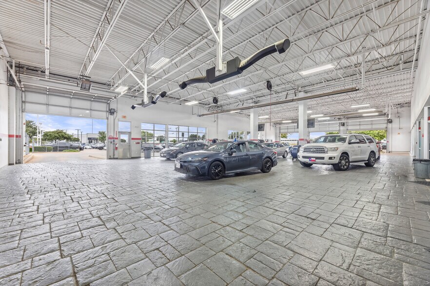 More Photos Of 204 NE Loop 820, Hurst Auto Dealership For Sale