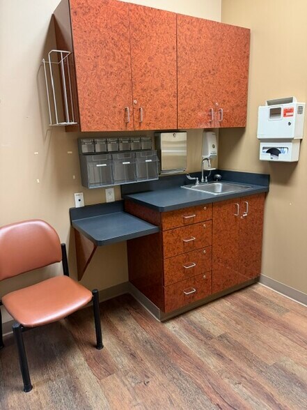 More Photos Of 8861 Davis Blvd, Keller Medical For Lease