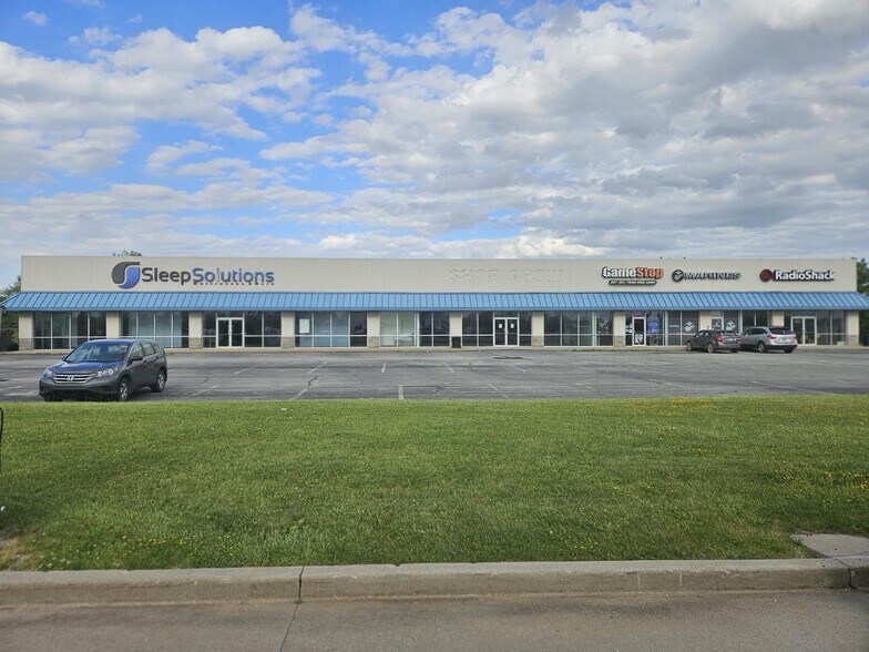 More Photos Of 2513-2521 E North St, Kendallville Storefront For Lease