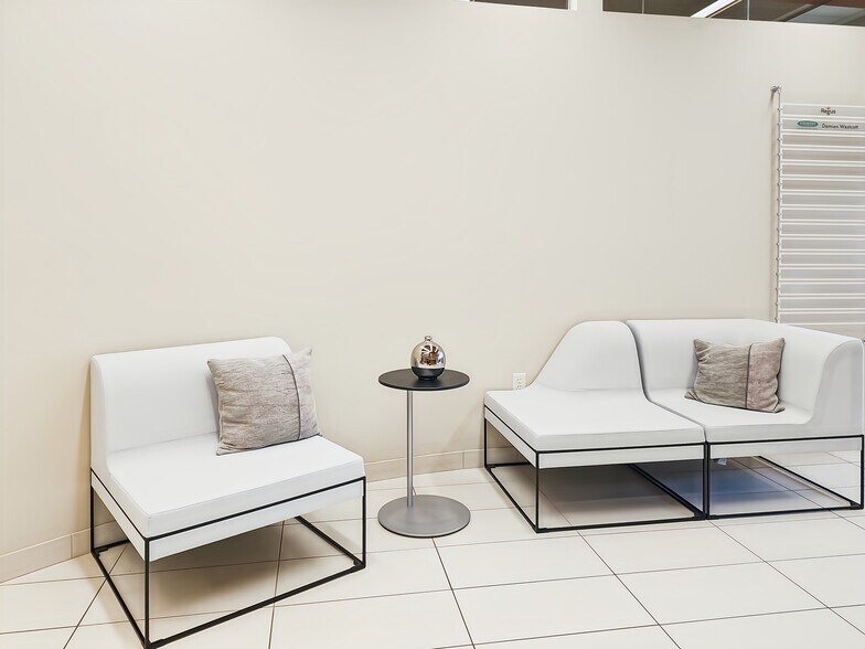 More Photos Of 318 1st Ave SW, Rochester Coworking Space