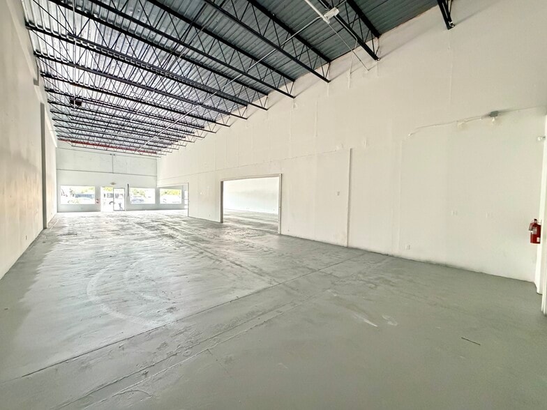 More Photos Of 3927-3999 NW 19th St, Lauderdale Lakes Unknown For Lease