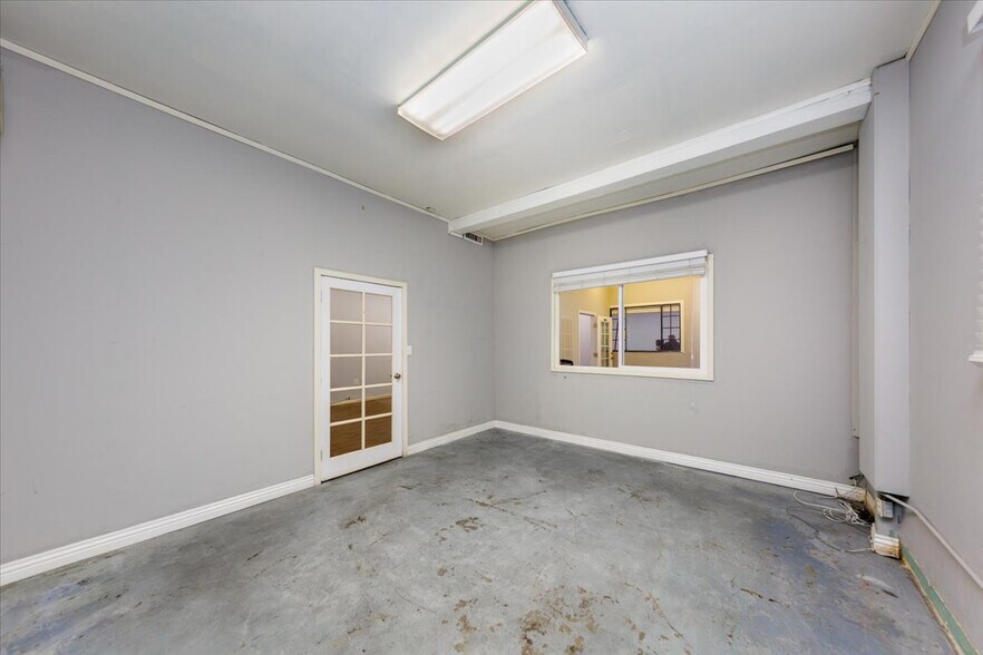 More Photos Of 11924 Vose St, North Hollywood Warehouse For Lease