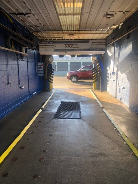 More Photos Of 1711 N Meridian Ave, Oklahoma City Carwash For Sale