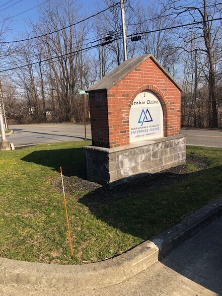 More Photos Of 1 Scobie Dr, Newburgh Office For Lease