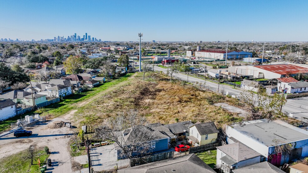 More Photos Of 7634 Harrisburg Blvd, Houston Land For Sale