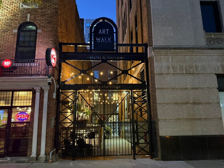 More Photos Of 46-58 Chatham St W, Windsor Office For Lease