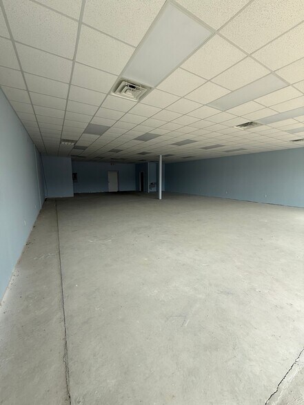 More Photos Of 1523 Veterans Pky, Columbus Unknown For Lease