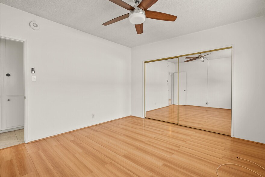 More Photos Of 712 W Doran St, Glendale Apartments For Sale
