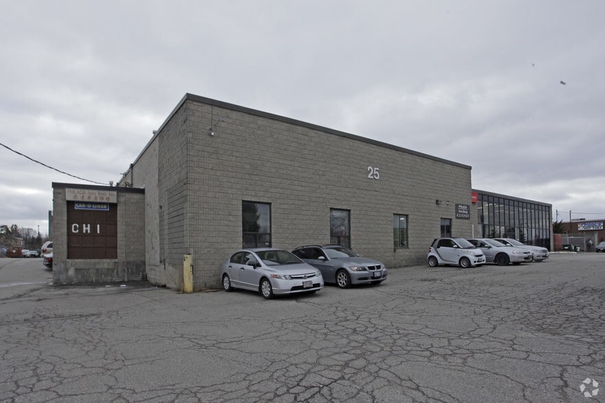 More Photos Of 25 Heritage Rd, Markham Warehouse For Lease