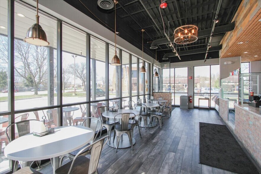 More Photos Of 720 E Rand Rd, Mount Prospect Fast Food For Sale