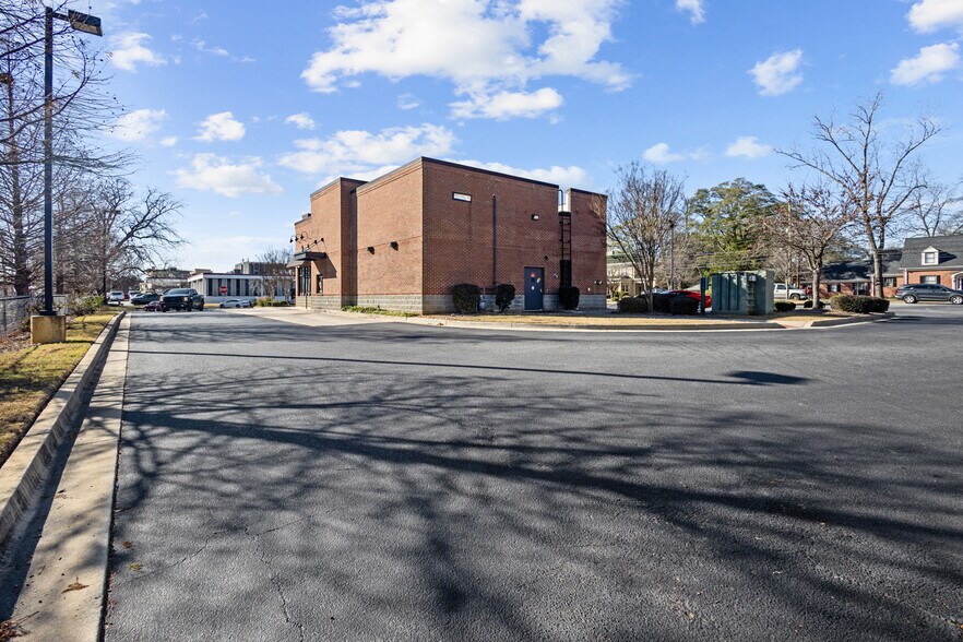 More Photos Of 113 N Broad St, Winder Freestanding For Sale