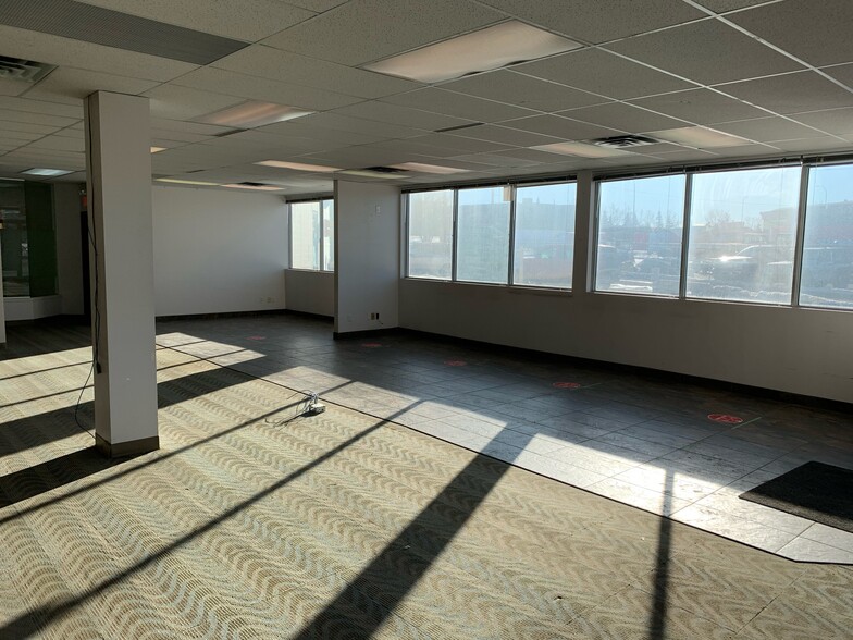 More Photos Of 2333 18th Ave NE, Calgary Flex For Sale