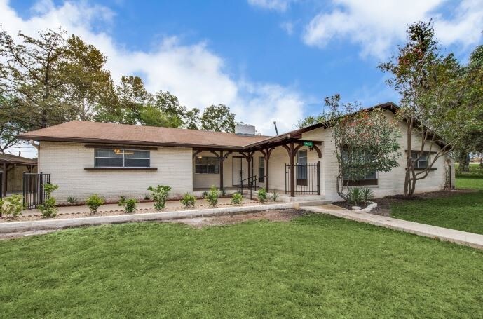 More Photos Of 101 Pine View Dr, Boerne Office Residential For Lease