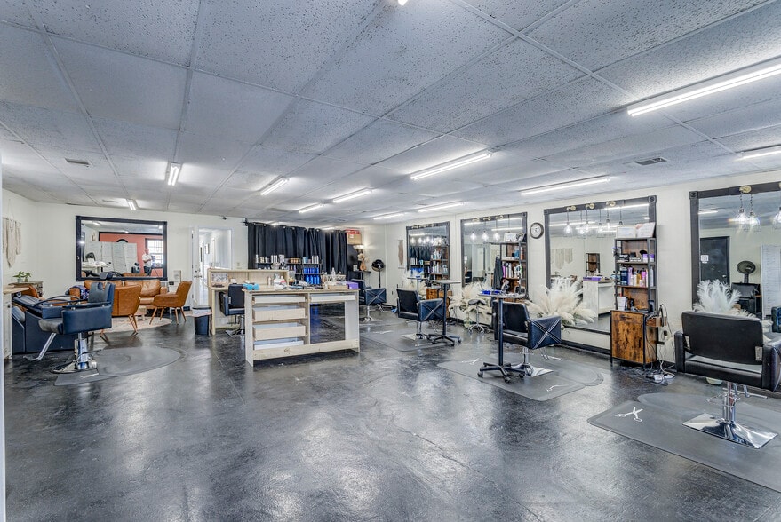 More Photos Of 707 E Elk Ave, Elizabethton Storefront Retail Office For Sale