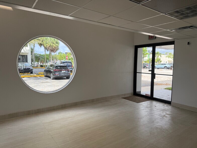 More Photos Of 2434 Hollywood Blvd, Hollywood Office For Sale