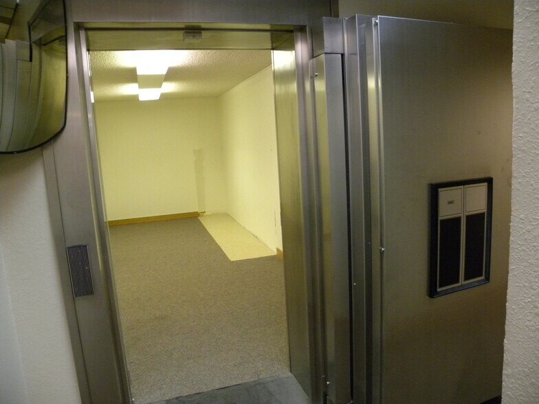 More Photos Of 305 SW Wyoming, Casper Office For Sale