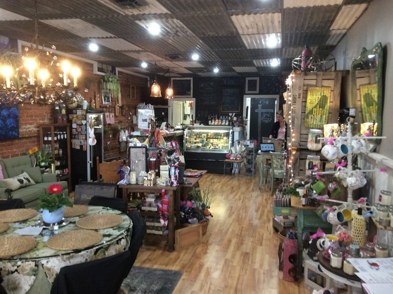 More Photos Of 19-27 N Main St, Woodstown Storefront Retail Residential For Lease
