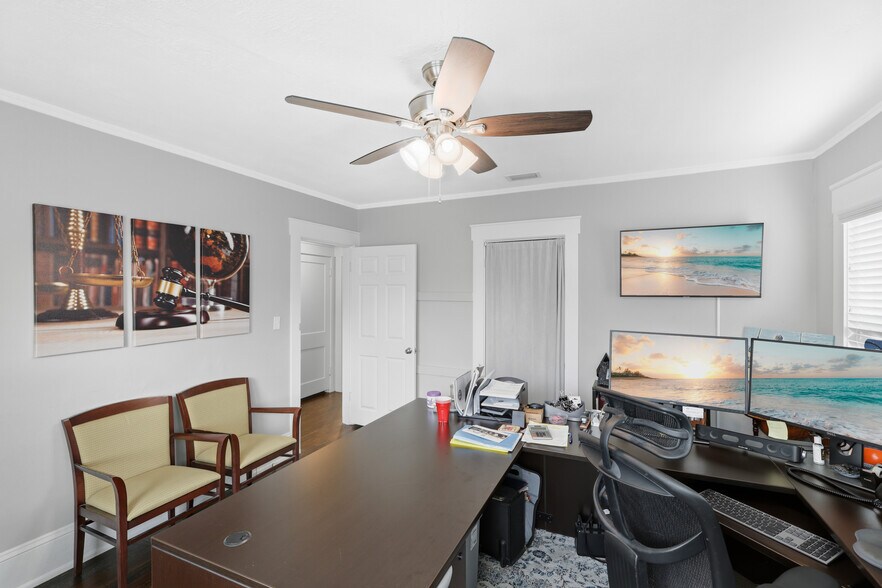 More Photos Of 1322 3rd Ave W, Bradenton Office Residential For Sale