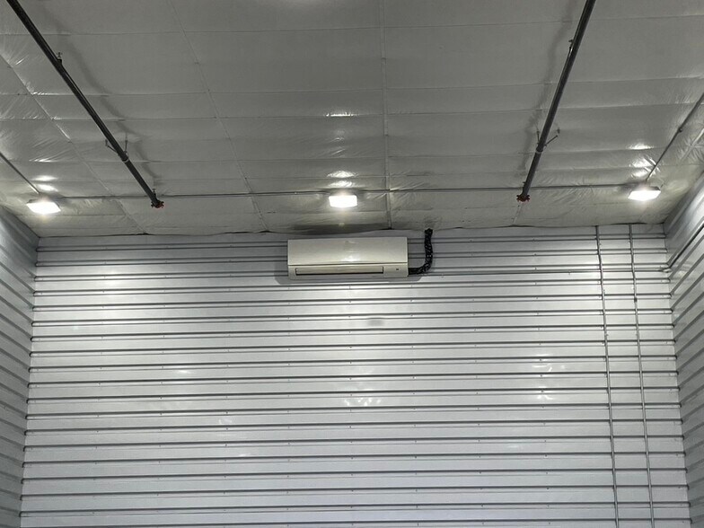 More Photos Of 49751 Oates Ln, Coachella Parking Garage For Sale