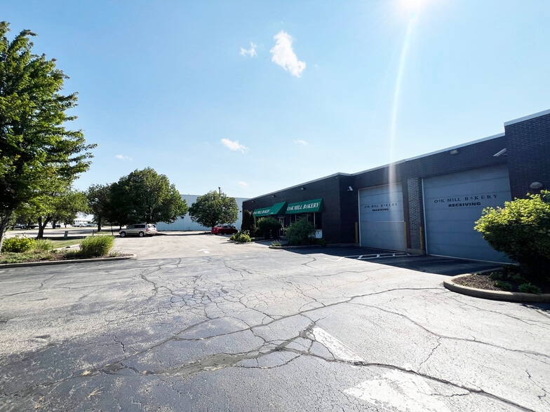 More Photos Of 2480-2490 S Wolf Rd, Des Plaines Manufacturing For Sale